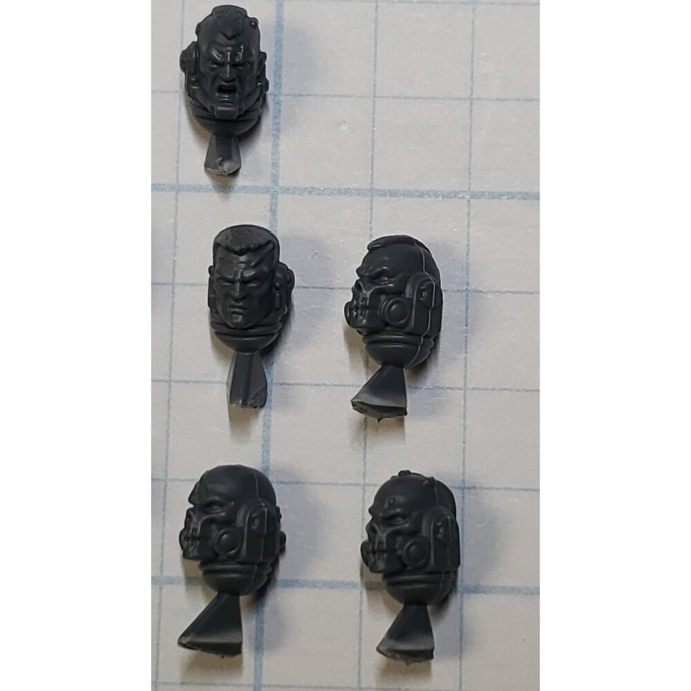 Warhammer 40k Space Marine Bits Primaris Reiver Bare Skull Heads w Sgt x7 Set - Picture 7 of 8